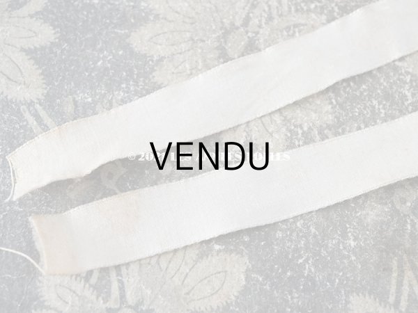 画像19: アンティーク ドール用 小さなボネ オフホワイトのシルクリボン＆手刺繍・手編みのレース (19)