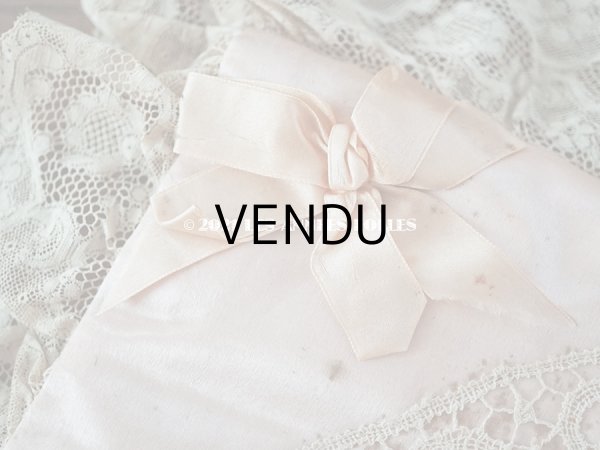 画像11: アンティーク リボンが結ばれたハンキーケース　ポシェット ピンク レース付き (11)