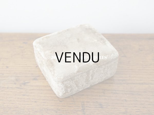 画像6: １９世紀末 アンティーク ジュエリーボックス ブローチ＆ピアス用　ベルベット ＆ シルクサテン   (6)