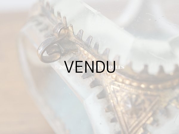 画像11: 19世紀末 アンティーク ジュエリーボックス スモーキーブルーのクッション シルク製 ロカイユ装飾の脚 (11)