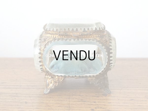 画像3: 19世紀末 アンティーク ジュエリーボックス スモーキーブルーのクッション シルク製 ロカイユ装飾の脚 (3)