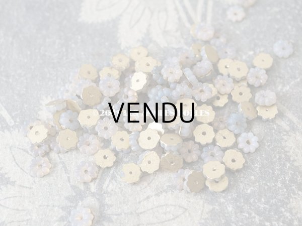 画像6: アンティーク 花型 小さなビーズ 磨りガラス風 乳白色 5mm 約40ピースのセット (6)