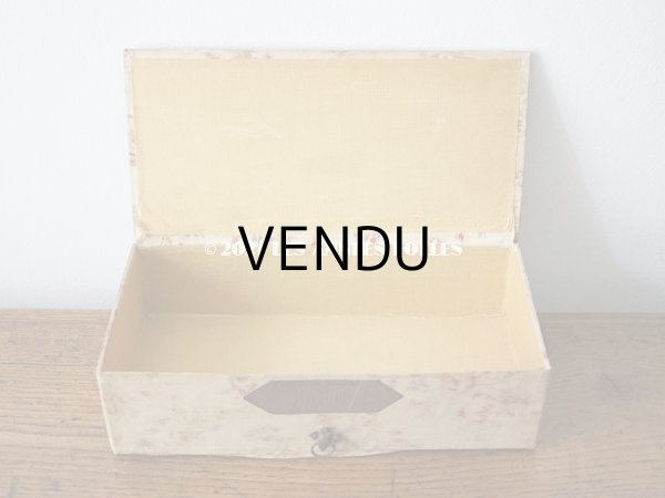 画像8: 【11周年セール対象外】 1900年代 アンティーク 薄紫色のリボン & 薔薇のガーランド  カルトナージュボックス　グローブ入れ チェストの引き出し　GANTS (8)