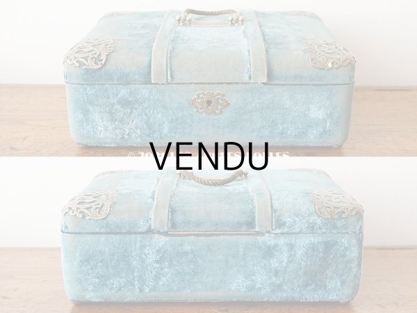 画像15: 【11周年セール対象外】 19世紀末 アンティーク ブルーのベルベットの裁縫箱  (15)