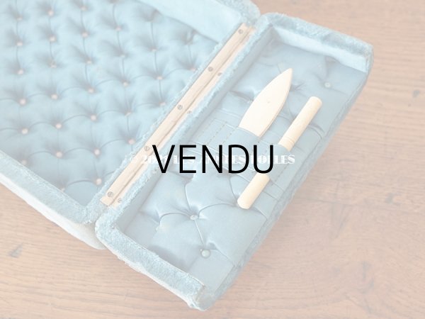 画像9: 【11周年セール対象外】 19世紀末 アンティーク ブルーのベルベットの裁縫箱  (9)