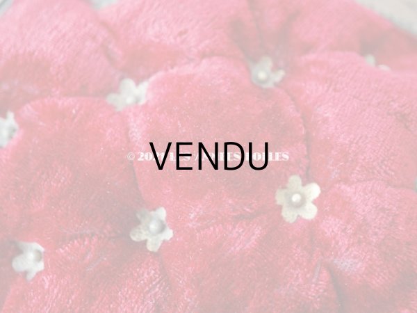 画像16: 【11周年セール対象外】 19世紀 アンティーク 大きなコフレ グローブ・ド・マリエ 天使＆薔薇のガーランドのオルモル 赤いベルベットのクッション (16)