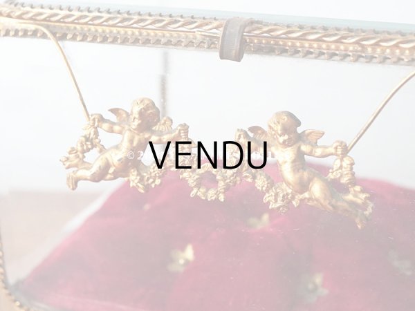 画像13: 【11周年セール対象外】 19世紀 アンティーク 大きなコフレ グローブ・ド・マリエ 天使＆薔薇のガーランドのオルモル 赤いベルベットのクッション (13)