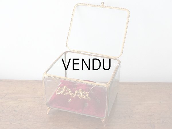 画像11: 【11周年セール対象外】 19世紀 アンティーク 大きなコフレ グローブ・ド・マリエ 天使＆薔薇のガーランドのオルモル 赤いベルベットのクッション (11)