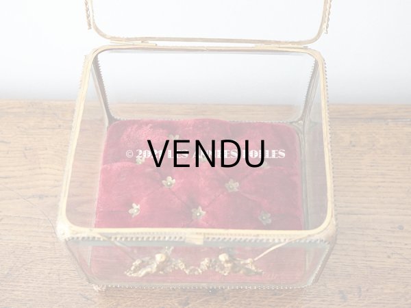 画像12: 【11周年セール対象外】 19世紀 アンティーク 大きなコフレ グローブ・ド・マリエ 天使＆薔薇のガーランドのオルモル 赤いベルベットのクッション (12)