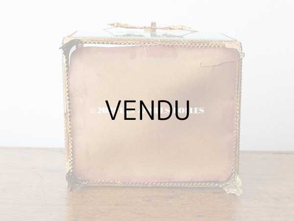 画像8: 【11周年セール対象外】 19世紀 アンティーク 大きなコフレ グローブ・ド・マリエ 天使＆薔薇のガーランドのオルモル 赤いベルベットのクッション (8)