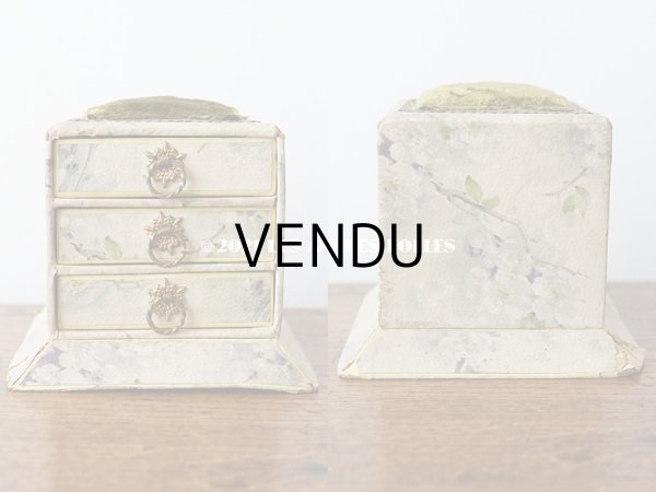 画像3: 【11周年セール対象外】 アンティーク 薄紫の花模様 エパングルケース ベルベットのピンクッション＆ 3段の引き出し (3)