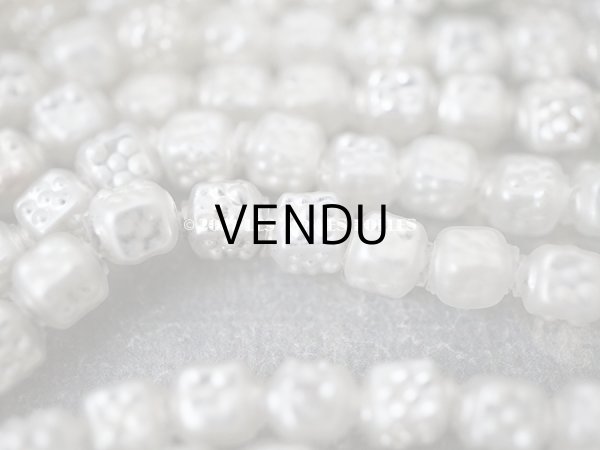 画像6: アンティーク スフレビーズ シルバー ドット柄入り キューブ型 磨りガラス風  4×5.5mm  約210ピース 吹きガラス製 ビーズ (6)