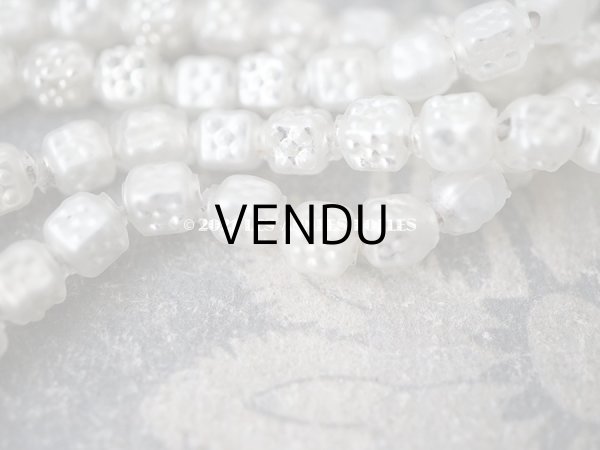 画像5: アンティーク スフレビーズ シルバー ドット柄入り キューブ型 磨りガラス風  4×5.5mm  約210ピース 吹きガラス製 ビーズ (5)