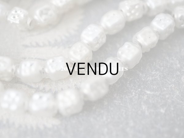 画像4: アンティーク スフレビーズ シルバー ドット柄入り キューブ型 磨りガラス風  4×5.5mm  約210ピース 吹きガラス製 ビーズ (4)