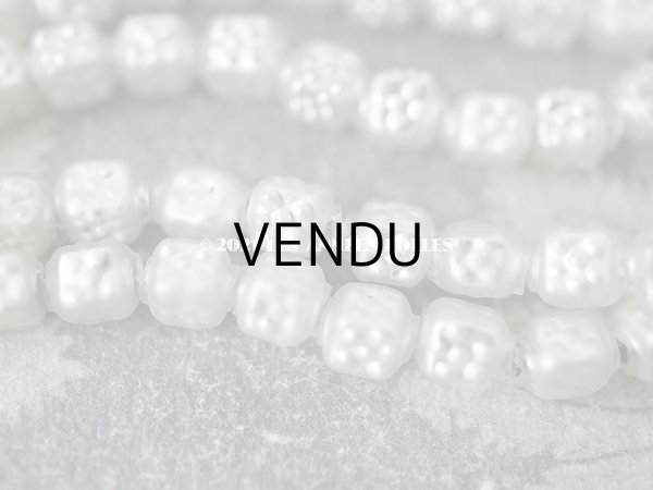 画像3: アンティーク スフレビーズ シルバー ドット柄入り キューブ型 磨りガラス風  4×5.5mm  約210ピース 吹きガラス製 ビーズ (3)