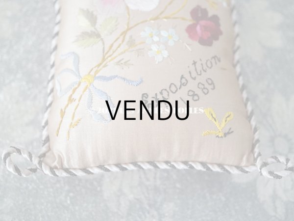 画像5: 1889年 アンティーク パリ万博 シルク製 小さなクッション  薔薇と勿忘草のブーケ (5)