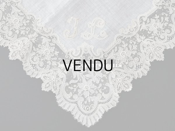 画像3: 19世紀 アンティーク ポワンドガーズのレース  結婚式のハンカチ モノグラムの刺繍入り 【 ポワン・ド・ガーズ 】 (3)