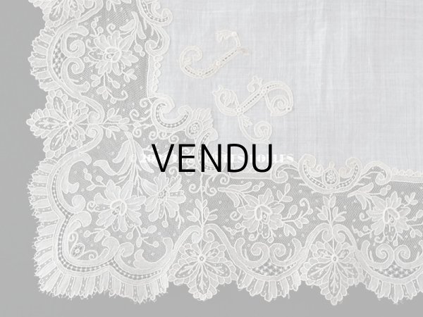 画像6: 19世紀 アンティーク ポワンドガーズのレース  結婚式のハンカチ モノグラムの刺繍入り 【 ポワン・ド・ガーズ 】 (6)