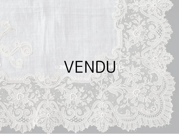 画像7: 19世紀 アンティーク ポワンドガーズのレース  結婚式のハンカチ モノグラムの刺繍入り 【 ポワン・ド・ガーズ 】 (7)