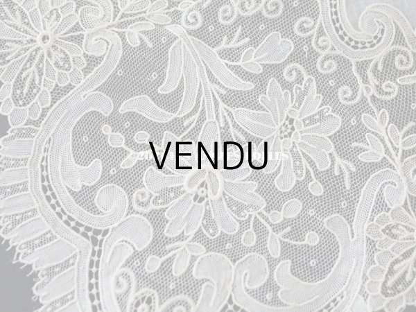 画像9: 19世紀 アンティーク ポワンドガーズのレース  結婚式のハンカチ モノグラムの刺繍入り 【 ポワン・ド・ガーズ 】 (9)