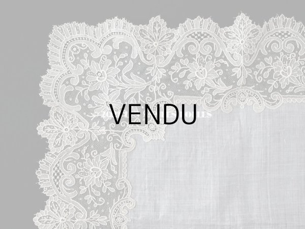 画像4: 19世紀 アンティーク ポワンドガーズのレース  結婚式のハンカチ モノグラムの刺繍入り 【 ポワン・ド・ガーズ 】 (4)