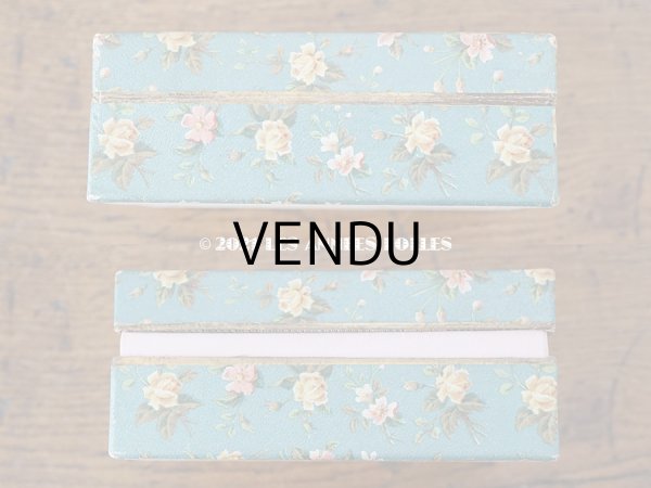 画像7:  アンティーク レースの縁取り付き お菓子箱 小さな恋人たち＆薔薇模様 (7)