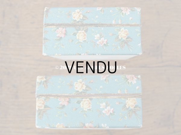 画像8:  アンティーク レースの縁取り付き お菓子箱 小さな恋人たち＆薔薇模様 (8)