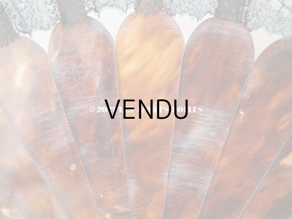 画像15: 1900年代 アンティーク 王冠付き フェザーのファン 箱付き　黒のシャンティーレース (15)