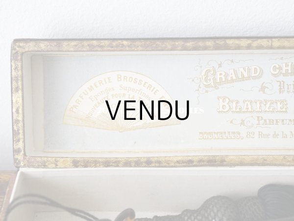 画像3: 1900年代 アンティーク 王冠付き フェザーのファン 箱付き　黒のシャンティーレース (3)