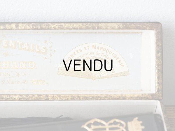 画像4: 1900年代 アンティーク 王冠付き フェザーのファン 箱付き　黒のシャンティーレース (4)