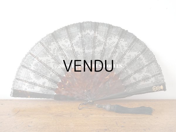 画像8: 1900年代 アンティーク 王冠付き フェザーのファン 箱付き　黒のシャンティーレース (8)