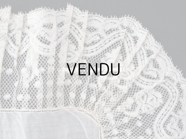 画像10: 未使用 19世紀 アンティーク  結婚式のハンカチ 王冠紋章 & プリーツ入り　手編みのヴァランシエンヌレース (10)