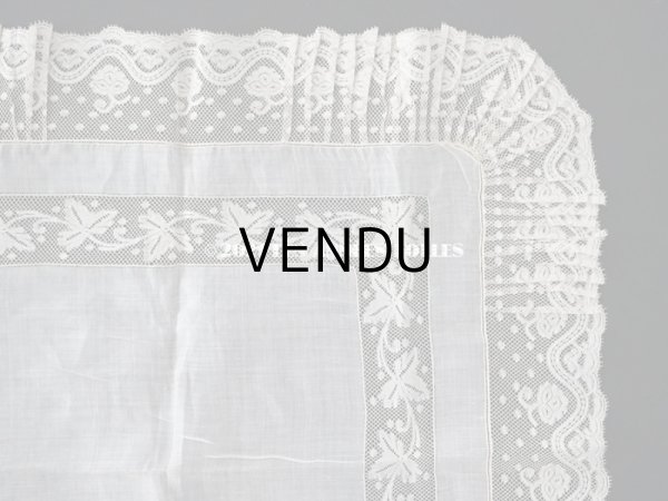 画像4: 未使用 19世紀 アンティーク  結婚式のハンカチ 王冠紋章 & プリーツ入り　手編みのヴァランシエンヌレース (4)