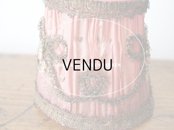 画像16: アンティーク  ロココモチーフ付き 小さなランプシェード オールドローズ色 シルク製 ピース売り (16)