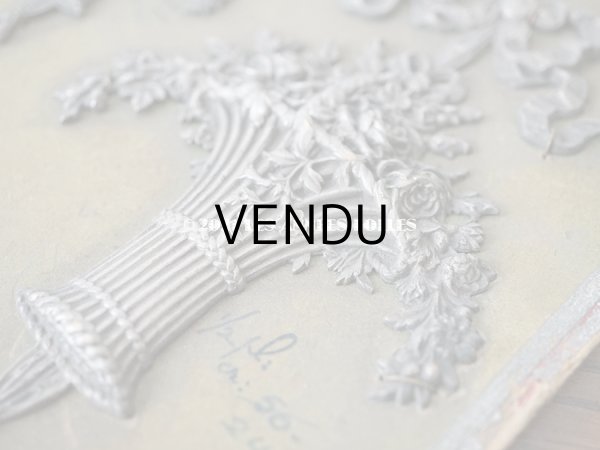 画像8: 1900年代 アンティーク  サンプラー ローズパニエ＆リボンのオーナメント メタル製 (8)