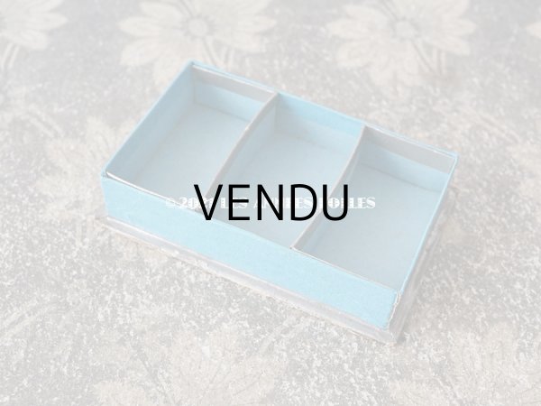 画像8: アンティーク  エパングルケース 少女たちと猫たち - GRANDS MAGASINS DU LOUVRES - (8)