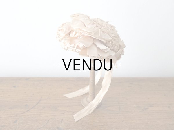 画像3: 19世紀末 アンティーク 小さなドールハット ピンクベージュのシルク製 ドール用 帽子 (3)