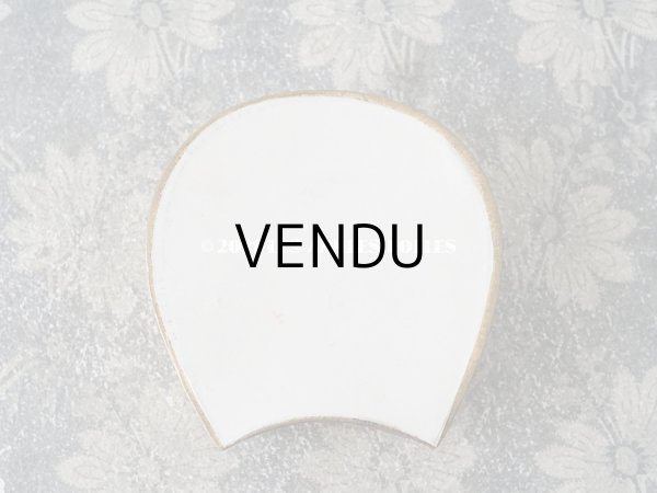 画像7: アンティーク レースの縁取り付き お菓子箱 四葉のクローバー (7)