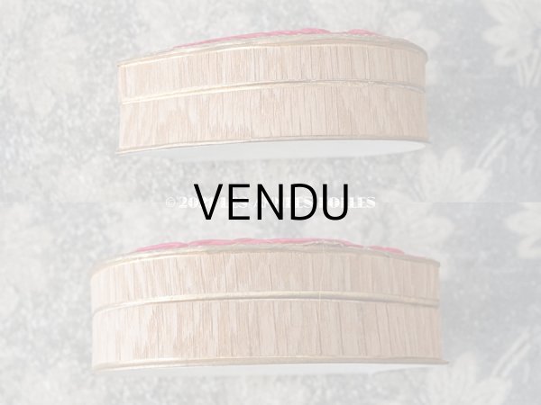 画像9: アンティーク レースの縁取り付き お菓子箱 四葉のクローバー (9)