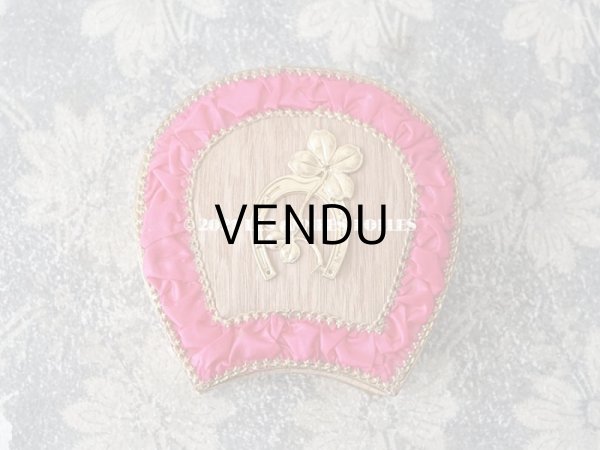 画像4: アンティーク レースの縁取り付き お菓子箱 四葉のクローバー (4)