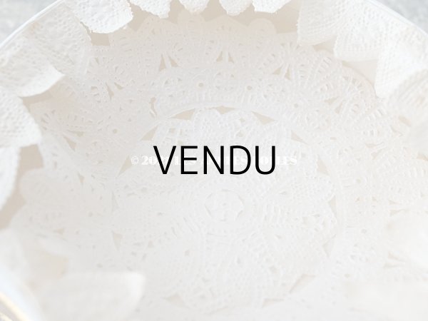 画像14: アンティーク レースの縁取り付き お菓子箱 四葉のクローバー (14)