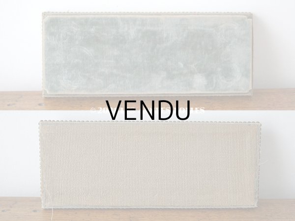 画像3: アンティーク ベルベットの台座 スモーキーブルー (3)