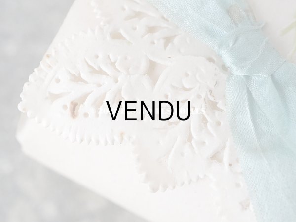 画像8: アンティーク 鈴蘭＆水色のリボンのお菓子箱　バテムのドラジェボックス レースペーパー (8)