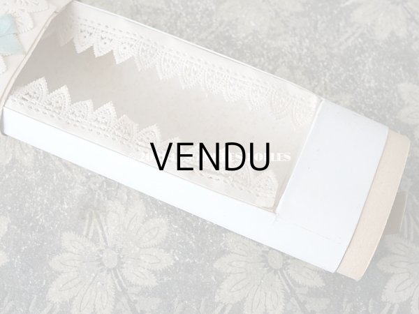 画像11: アンティーク 鈴蘭＆水色のリボンのお菓子箱　バテムのドラジェボックス レースペーパー (11)