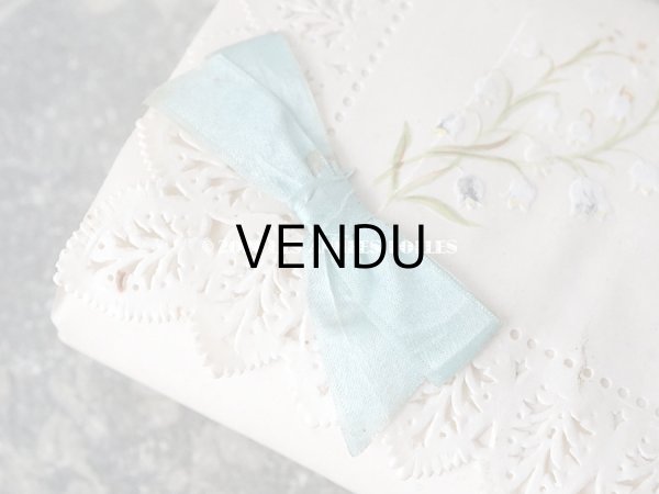 画像7: アンティーク 鈴蘭＆水色のリボンのお菓子箱　バテムのドラジェボックス レースペーパー (7)