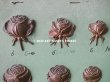 画像3: 1900年代 アンティーク  サンプラー 薔薇＆薔薇のガーランド＆薔薇のリース メタル製 (3)