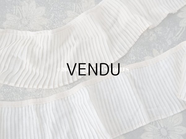 画像6: アンティーク 幅広 シルク製 オフホワイトのプリーツリボン 淡いピンクベージュの縁取り  7.7cm幅  100cm (6)