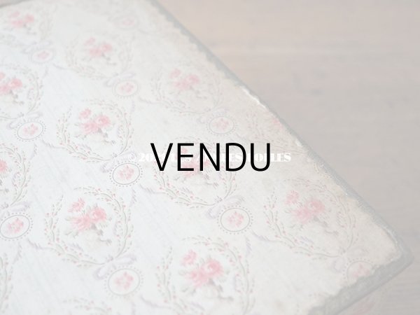 画像10: 1900年代 アンティーク ピンクの薔薇のメダイヨン 大きなカルトナージュボックス 41.3×26×12.8cm (10)