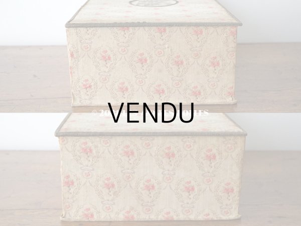 画像8: 1900年代 アンティーク ピンクの薔薇のメダイヨン 大きなカルトナージュボックス 41.3×26×12.8cm (8)