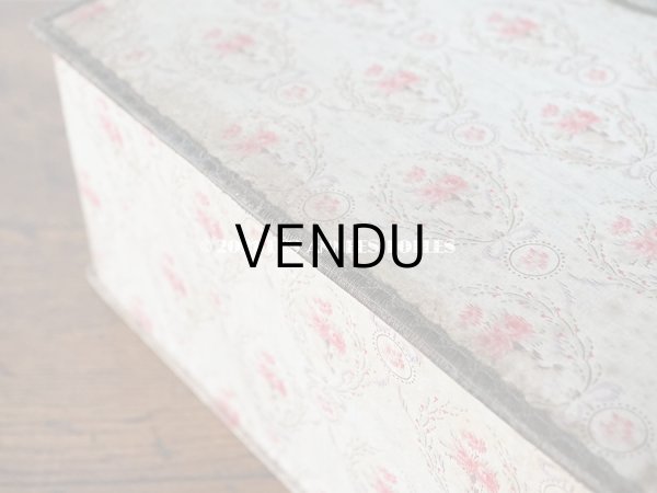 画像9: 1900年代 アンティーク ピンクの薔薇のメダイヨン 大きなカルトナージュボックス 41.3×26×12.8cm (9)